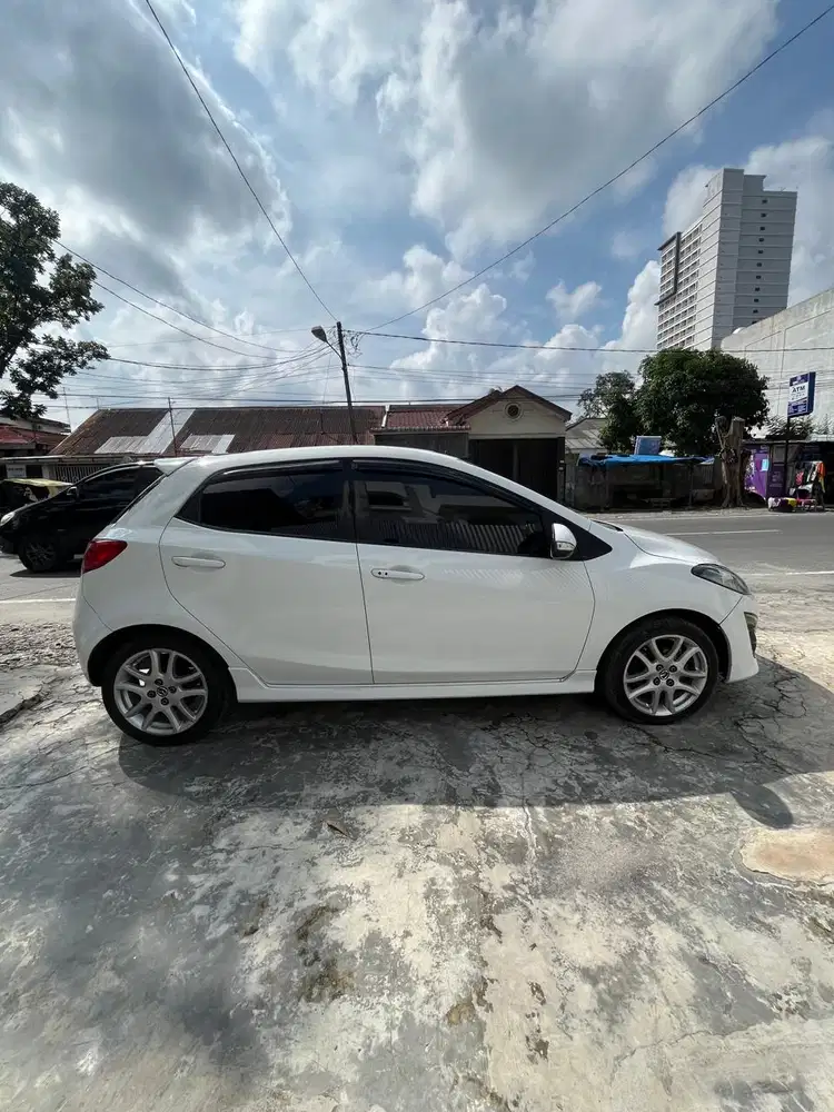Mazda 2 2012 Bensin