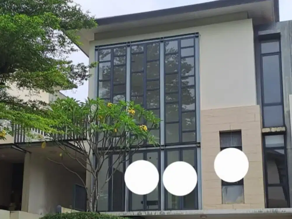 Rumah 2 lantai 4+1 kamar semi furnish hadap timur di Lancewood