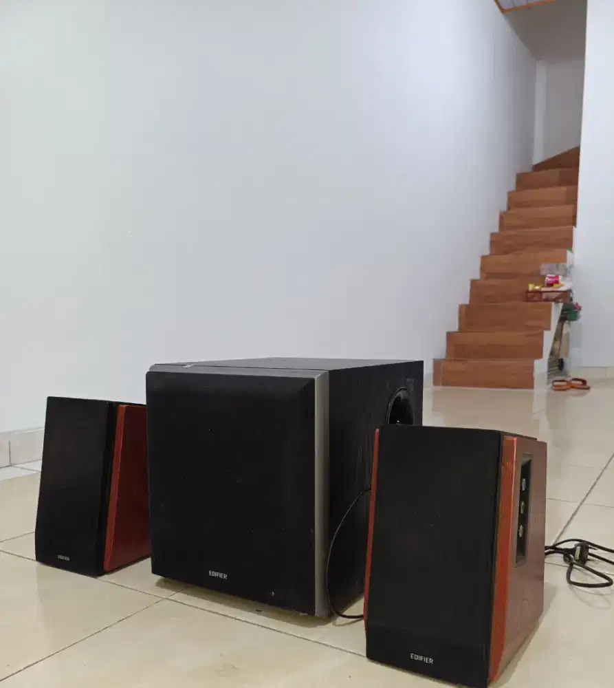 Speaker Edifier R1700Bts + Sub Edifier T5.