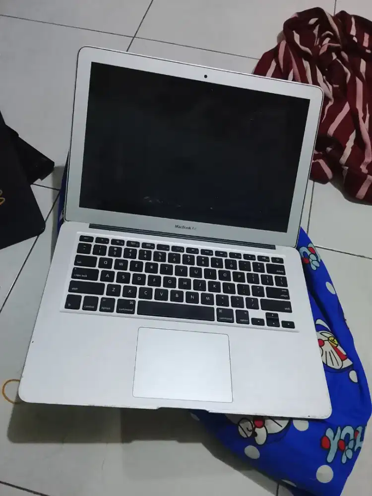 Macbook air 13 inch tahun 2012