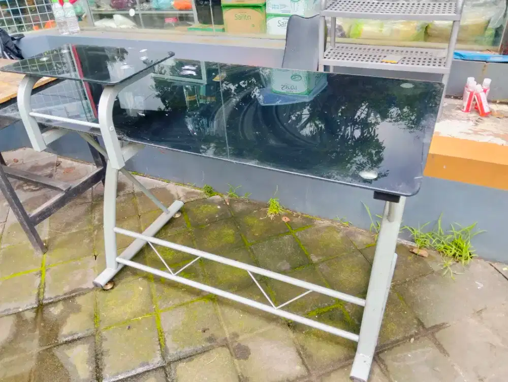 Meja Kantor Kaca Elegan