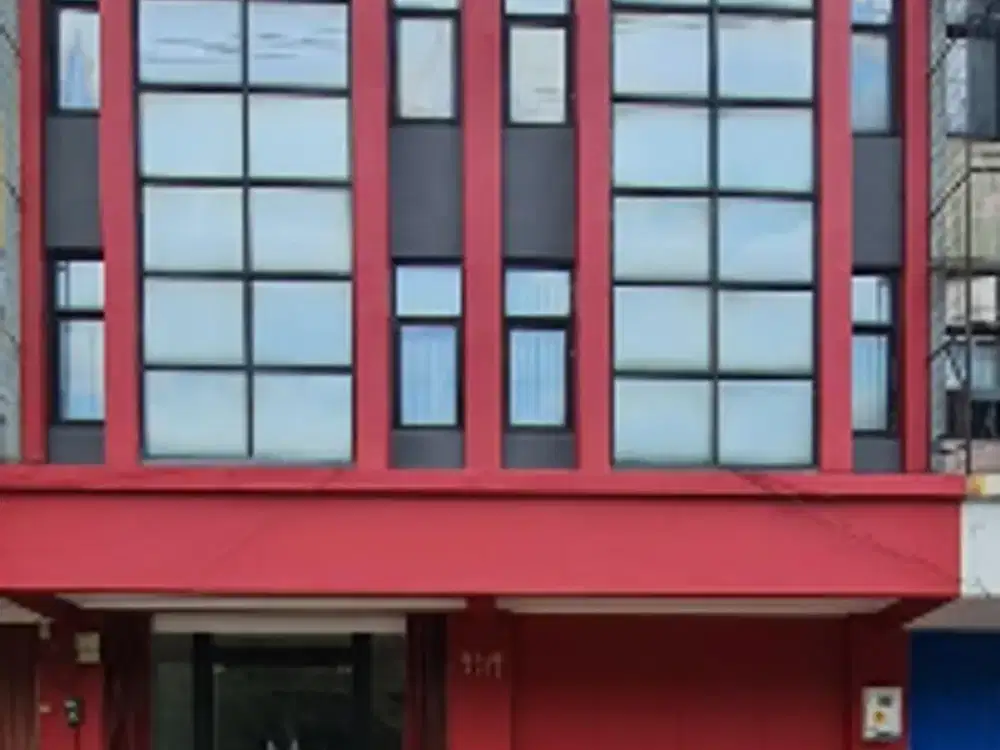 Jual cepat ruko gandeng 3 lantai ukuran luas dan plong sangat rapih Lokasi srategis gading serpongHadap : Selatan  Lt : 200 m²  Lb : 600 m²   Km : 4 (