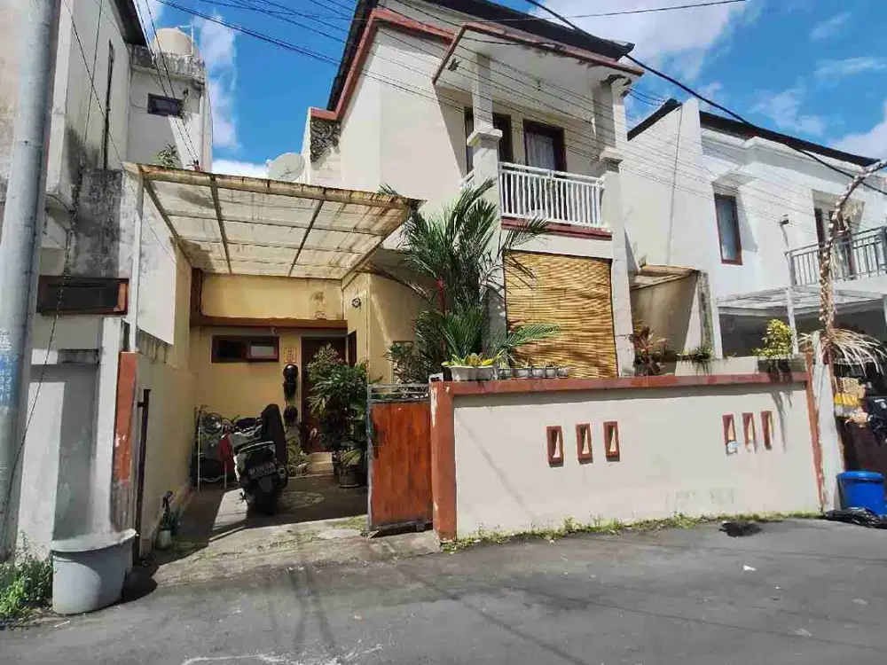 Rumah Modern  Dekat RS Bali Med di Padangsambian