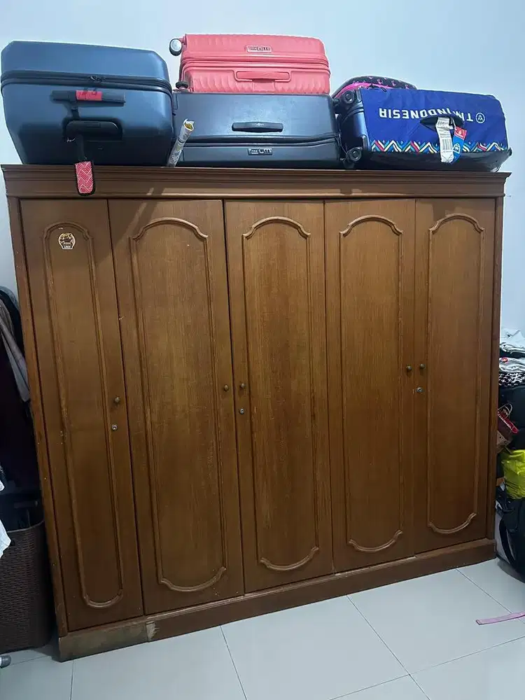 Lemari jati asli 5 pintu