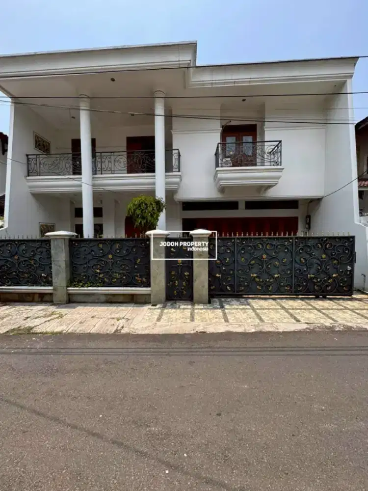 JUAL CEPAT RUMAH DI WILAYAH KEBAYORAN BARU DEKAT AKSES KE SCBD