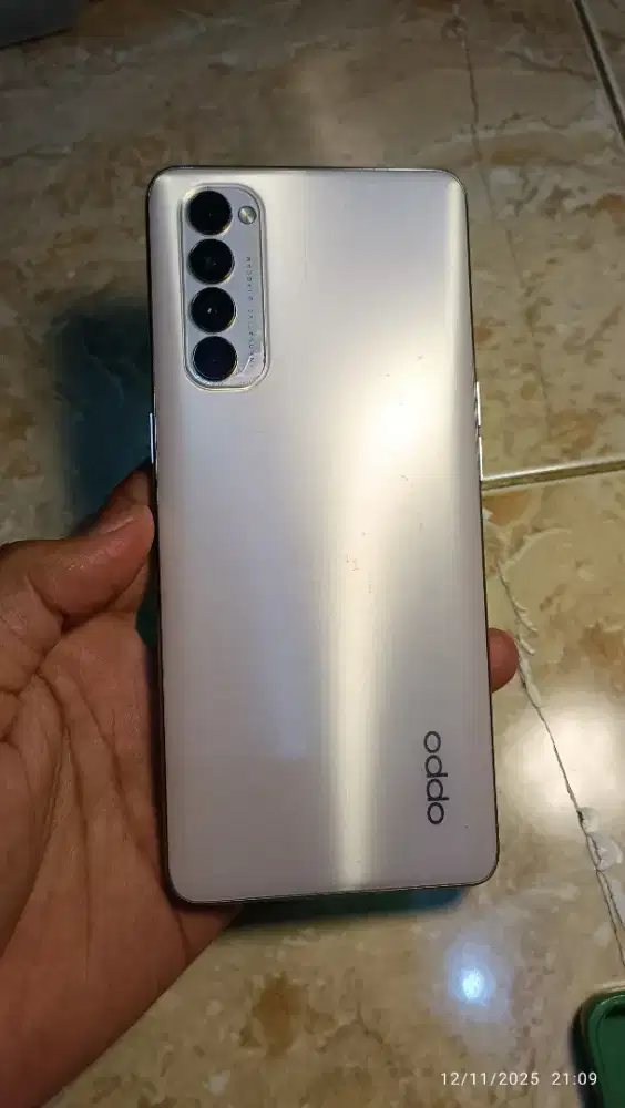 Oppo Reno 4 Pro Layar Green light