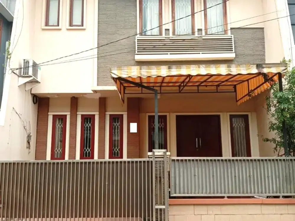 SS3032- Dijual Rumah Siap Huni 8x17 Semi Furnish di Kelapa Gading
