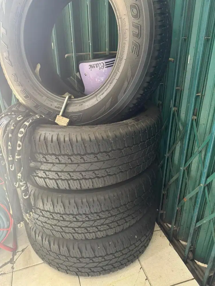 Ban BS Dueler 265/65/17