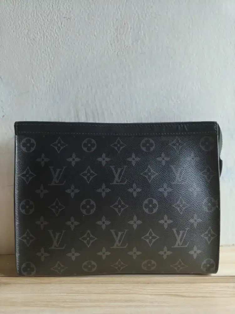 LOUIS VUITTON VOYAGE POCHETTE BLACK