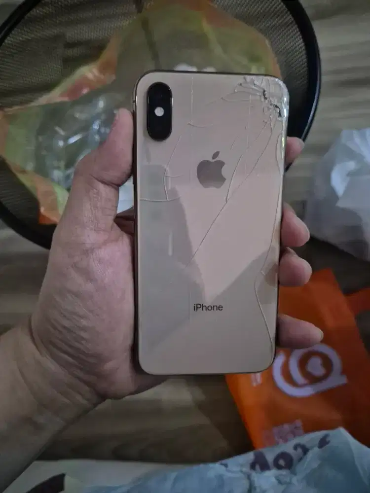 Iphone XS 512gb resmi ibox,minus backdoor pecah,sisanya nominus(BH73%)