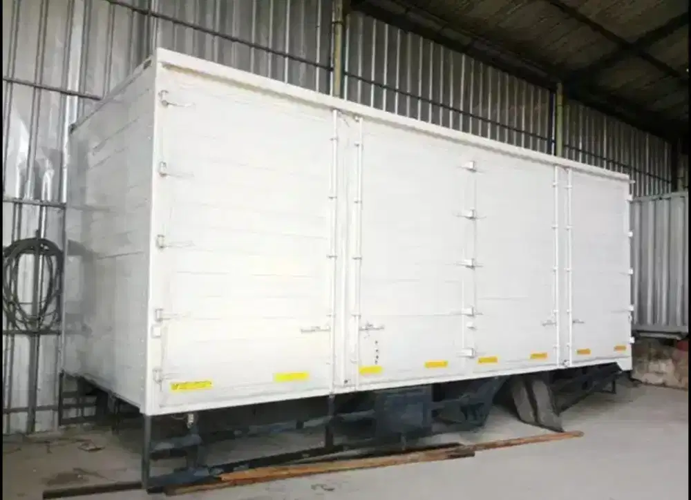 Mulus MURAH box alumunium engkel 4x2 isuzu Giga hino ranger box lohan