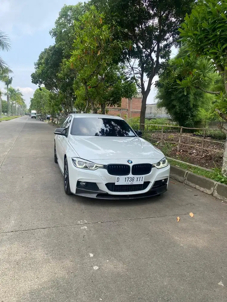 BMW 320i 2016 Bensin