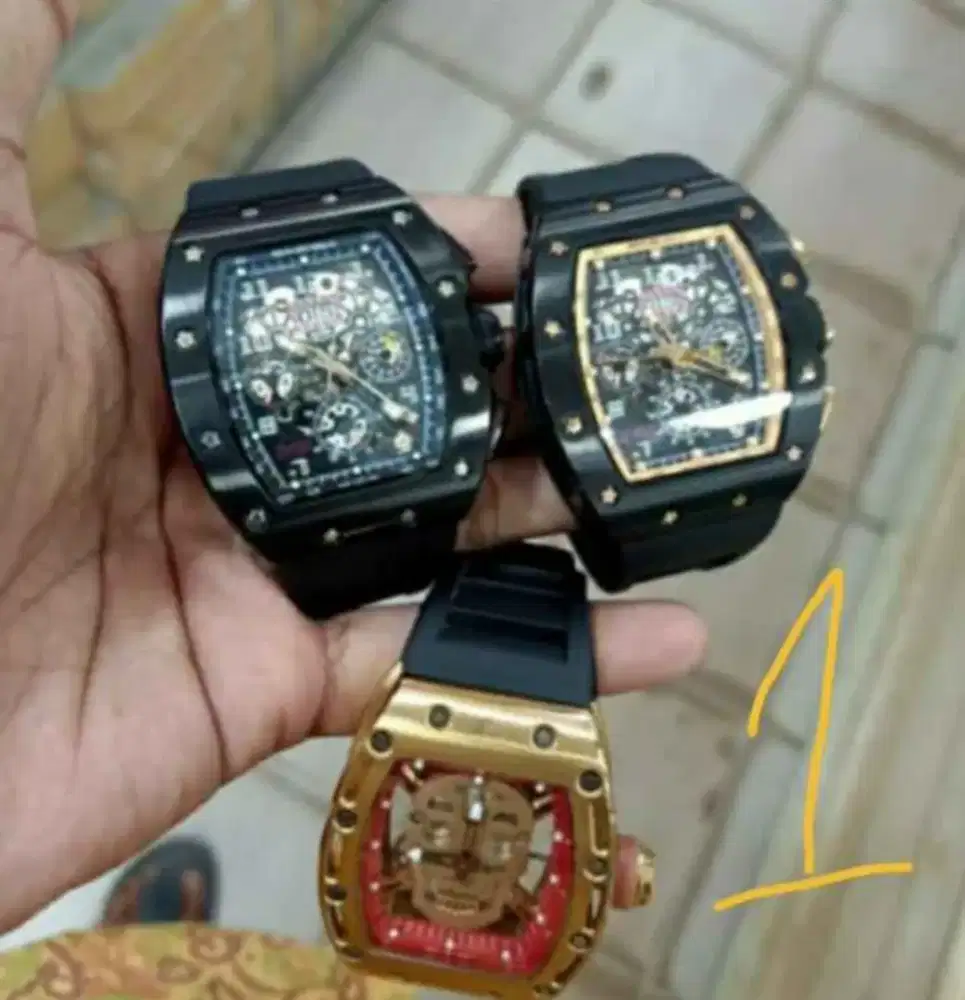 Di jual jam tangan model sporty,dan model tengkorak ,mesin otomatis