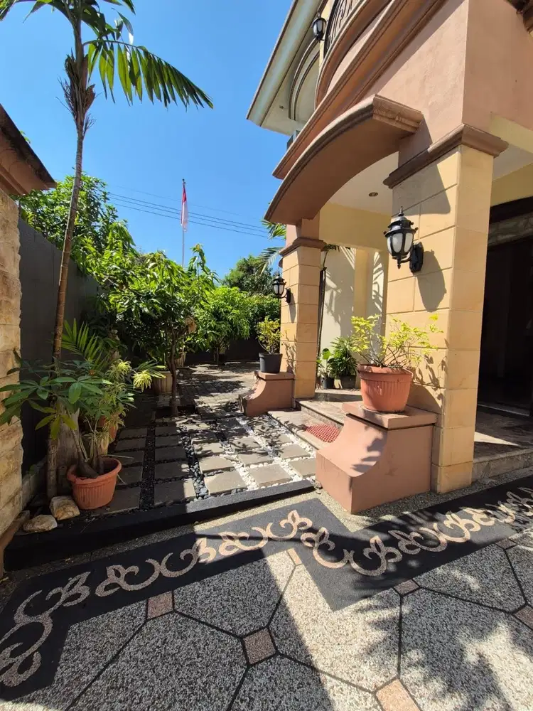 Dijual Rumah Semi Furnish Kawasan Elite Galaxy Bumi Permai Surabaya