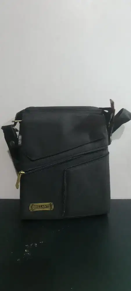 Tas slempang pria merk brilante