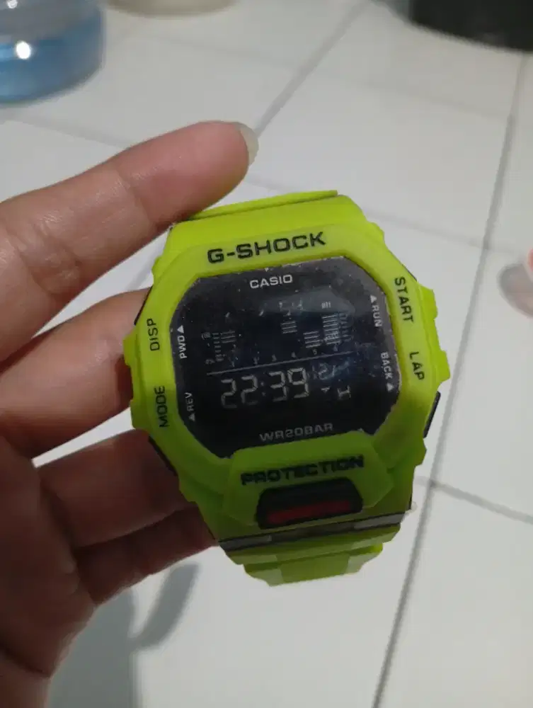 jam tangan G-Shock hijau stabilo