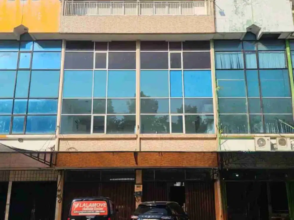 Disewakan Ruko Gandeng 4 Lantai + Lift Di Srengseng, Jakarta Barat