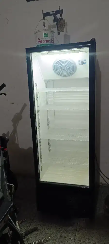 Kulkas minuman steko