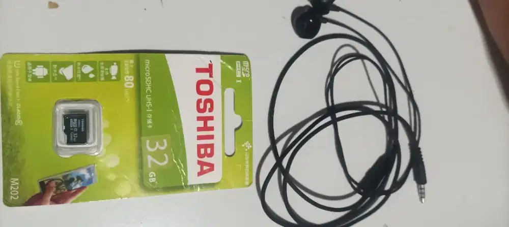 memori eksternal 32gb Toshiba + headset