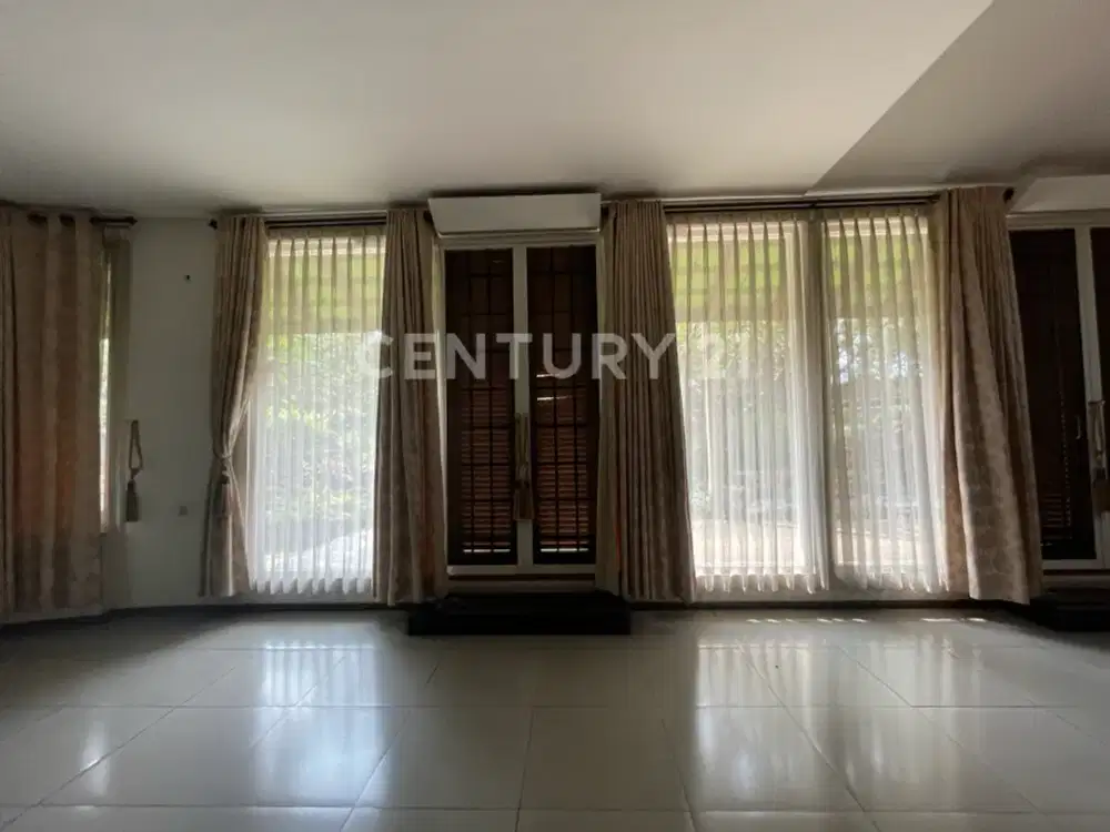 Rumah Luas  Asri  Komplek Pelangi Antapani Bandung