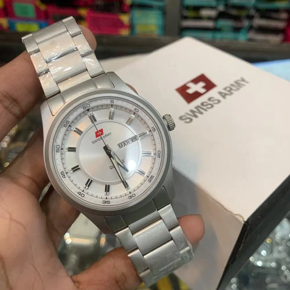 JAM TANGAN SWISS ARMY