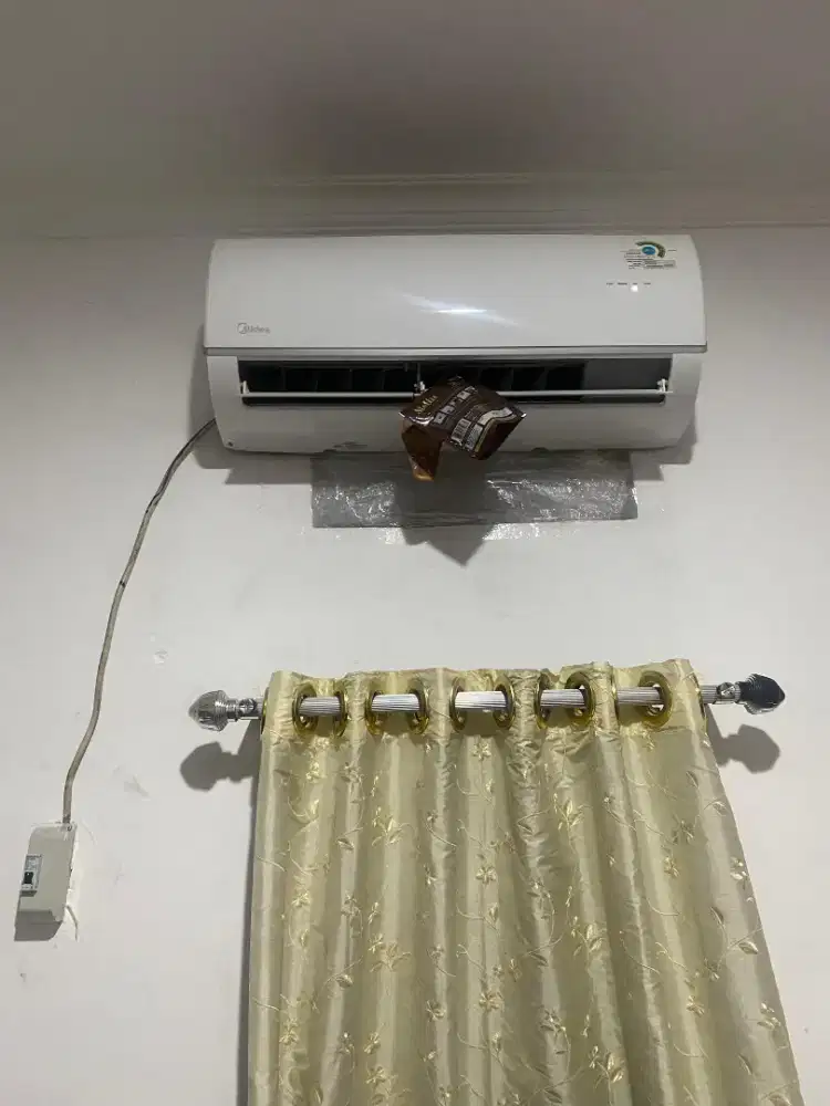 AC midea low watt 1/2 PK