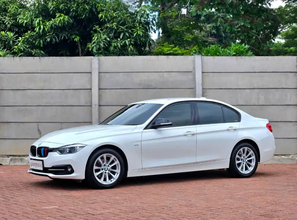 LOW ODO BMW 320i Sport LCI 2016