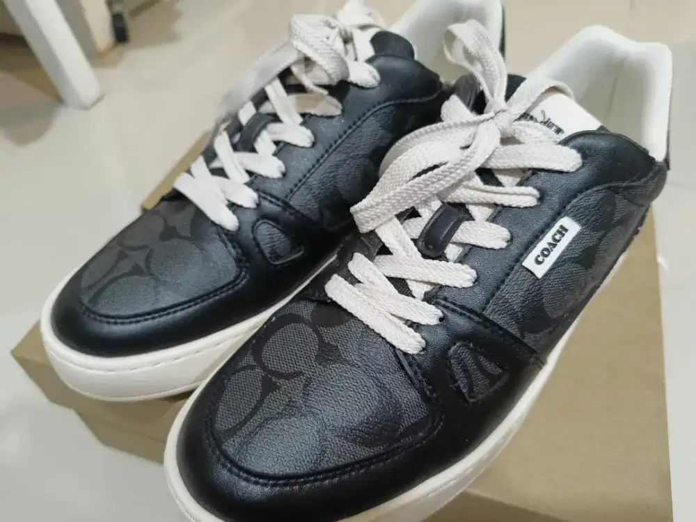 Sepatu coach ukuran 42 original 100% baru dipakai 1kali