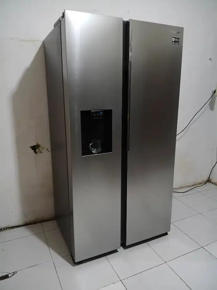 Dijual kulkas side by side samsung ice maker kondisi normal mulus