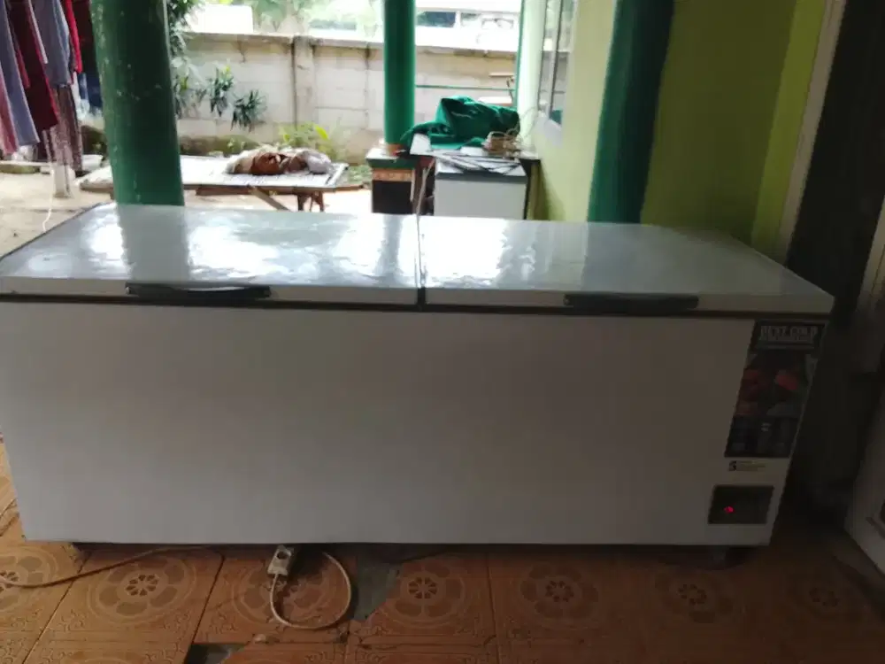 Frizzr box merek Gea 1200-TX