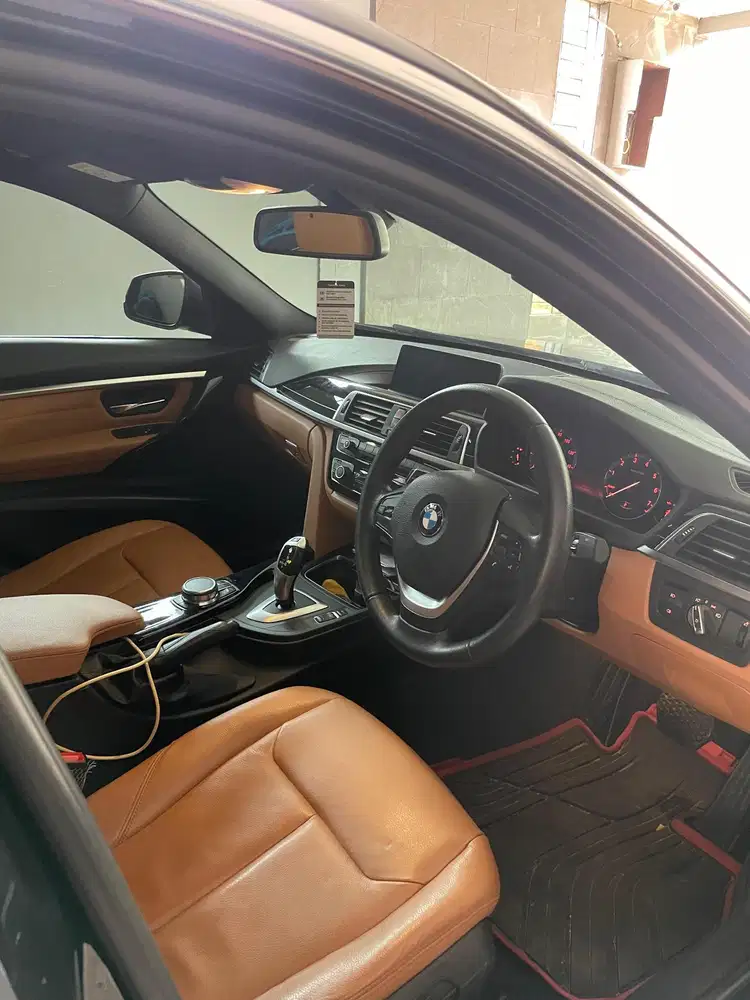 BMW 320i 2019 Bensin