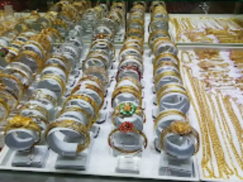 Dibutuhkan karyawati toko emas