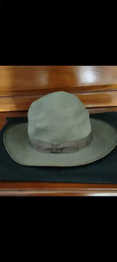 Topi pria bahan beludru