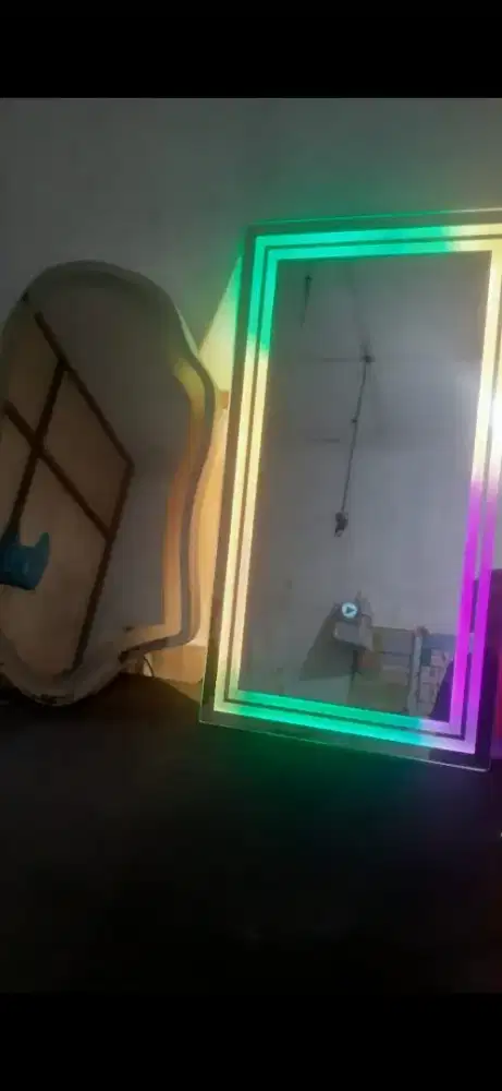 Kaca cermin led touchscreen