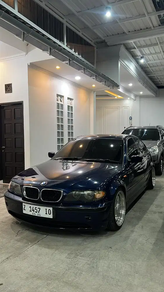 BMW 318i 2003 Bensin