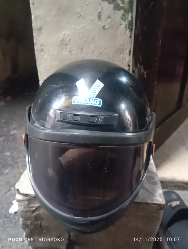 Helm Jadul Vigano