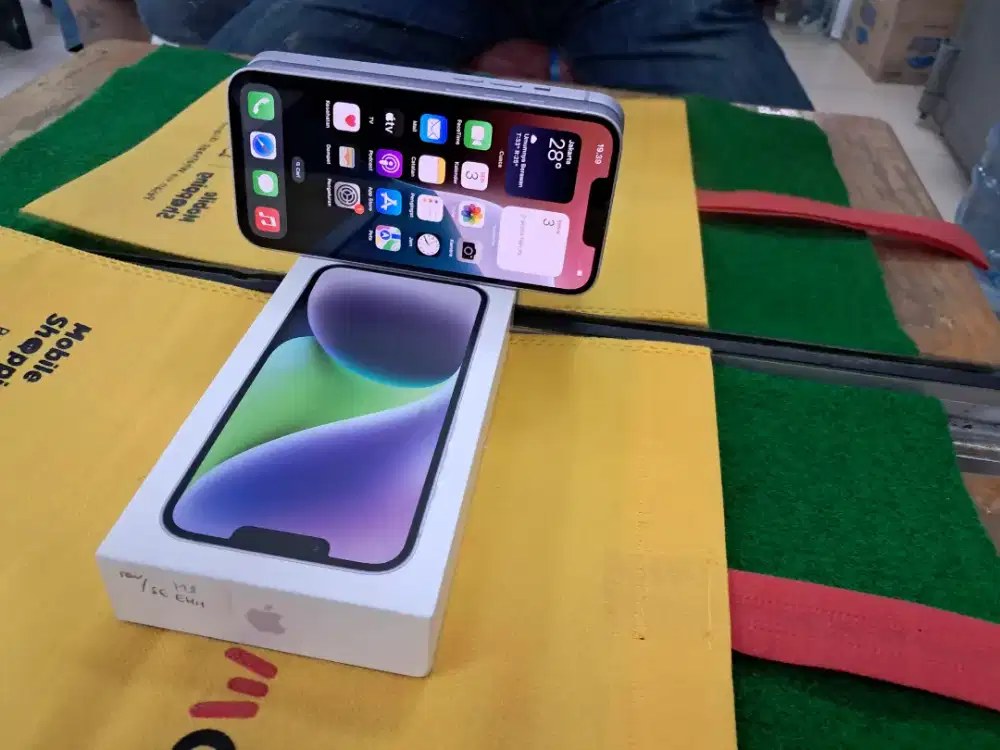 Iphone 14 128 GB gransi Resmi mulus lengkap