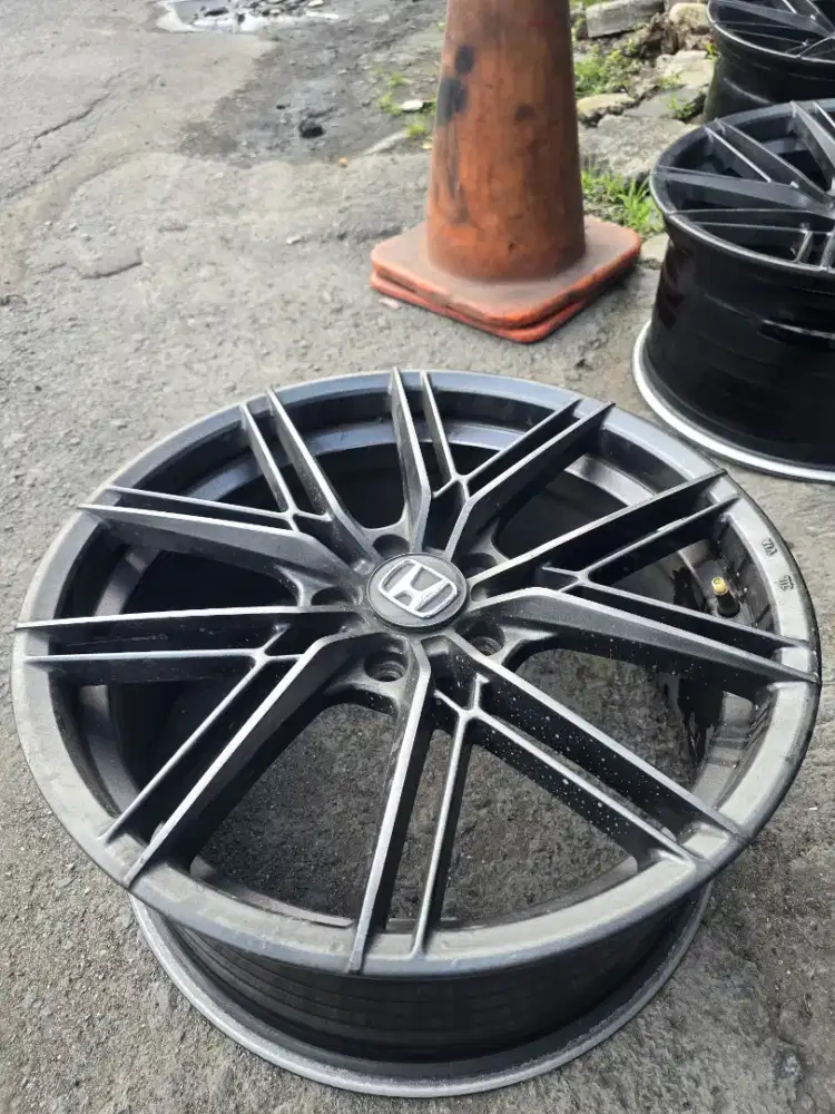 Velg r18 cocok buat HRV,CRV,XPANDER,OUTLANDER