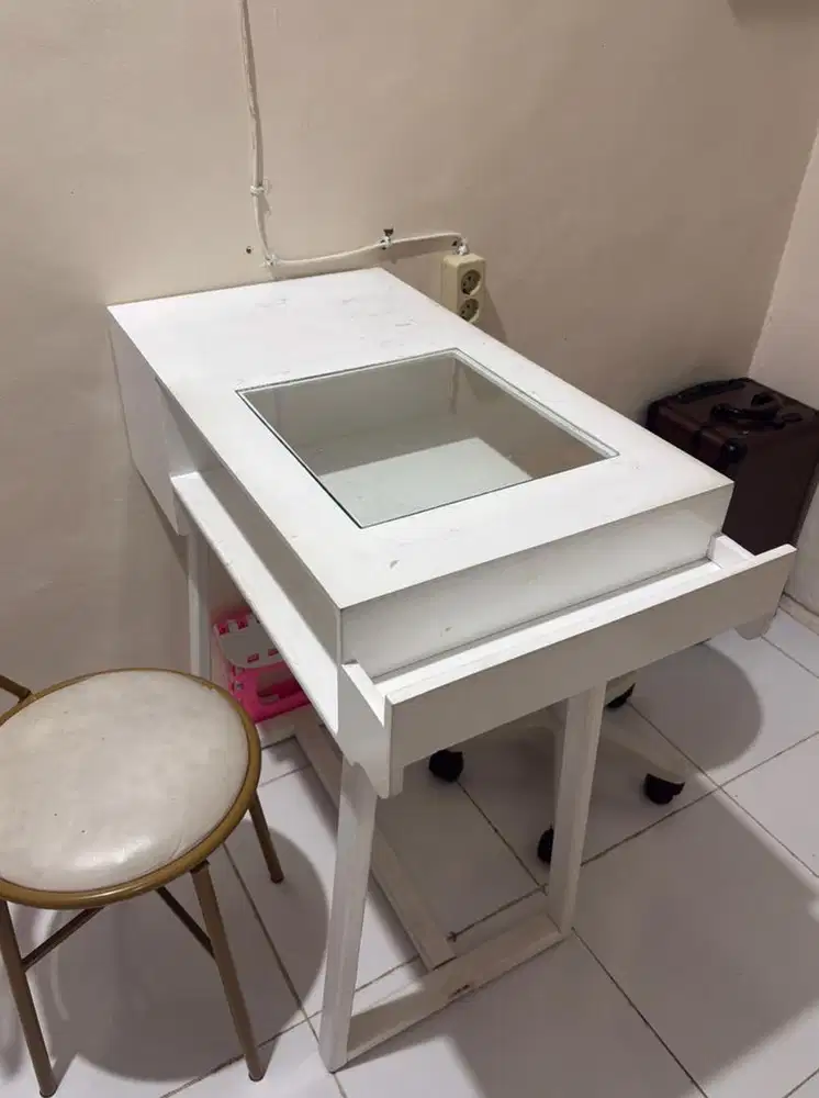 Di jual meja,kursi, ambalan