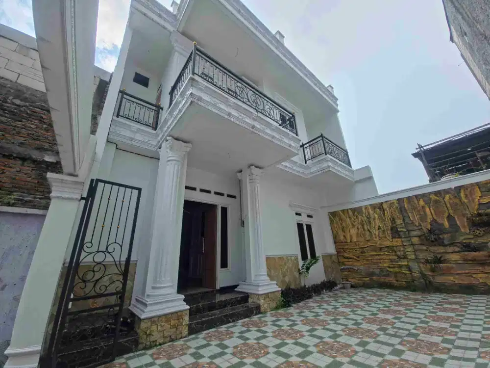 rumah siap huni 2lantai kolam renang tengah kota solo banyuanyar