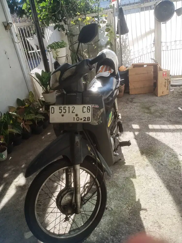 MOTOR HONDQ BEBEK LEGENDA 2002