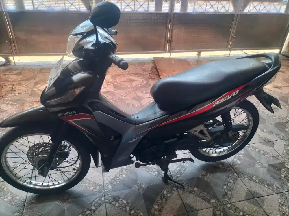 Honda Revo fi 2014 tgn 1 ors siap pakai dbl star hdp  plat PJK baru  M
