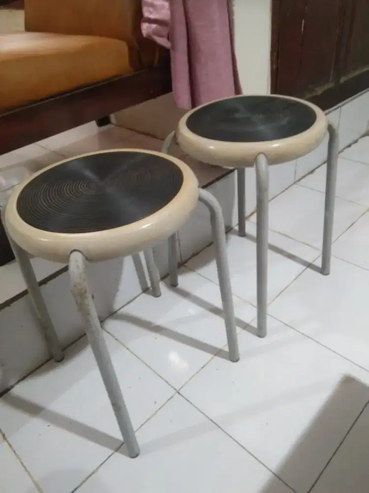 kursi besi bulat informa