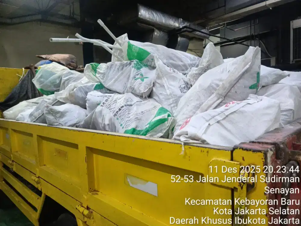 Jasa angkutan puing dan buang sampah