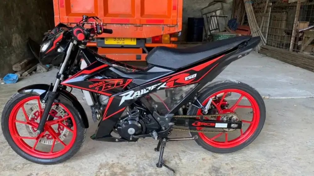 Jual motor satria Fu 150 injeksi tahun 2019 warna hitam merah