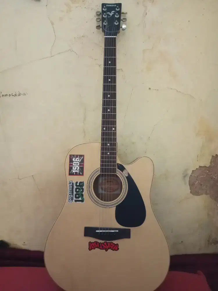 Gitar akustik Yamaha F310 sudah tanam besi