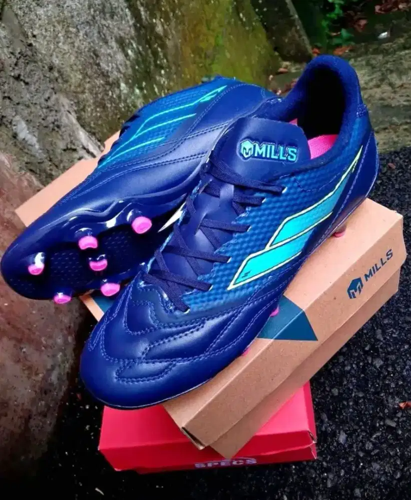 Sepatu bola mills uk 40 likenew