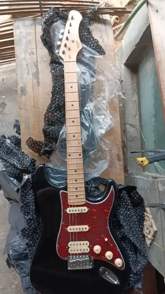 GITAR SQOE ST 250 HSS LIKE NEW