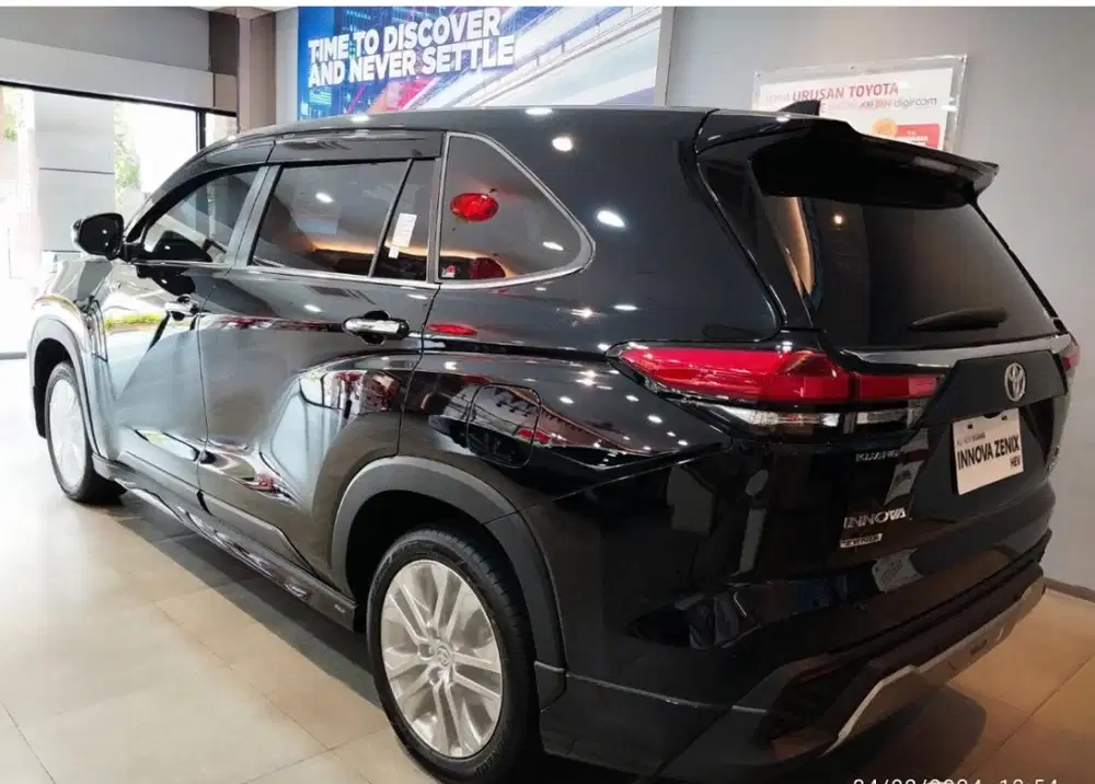 Toyota Innova Zenix Q Hybrid TSS Modelista