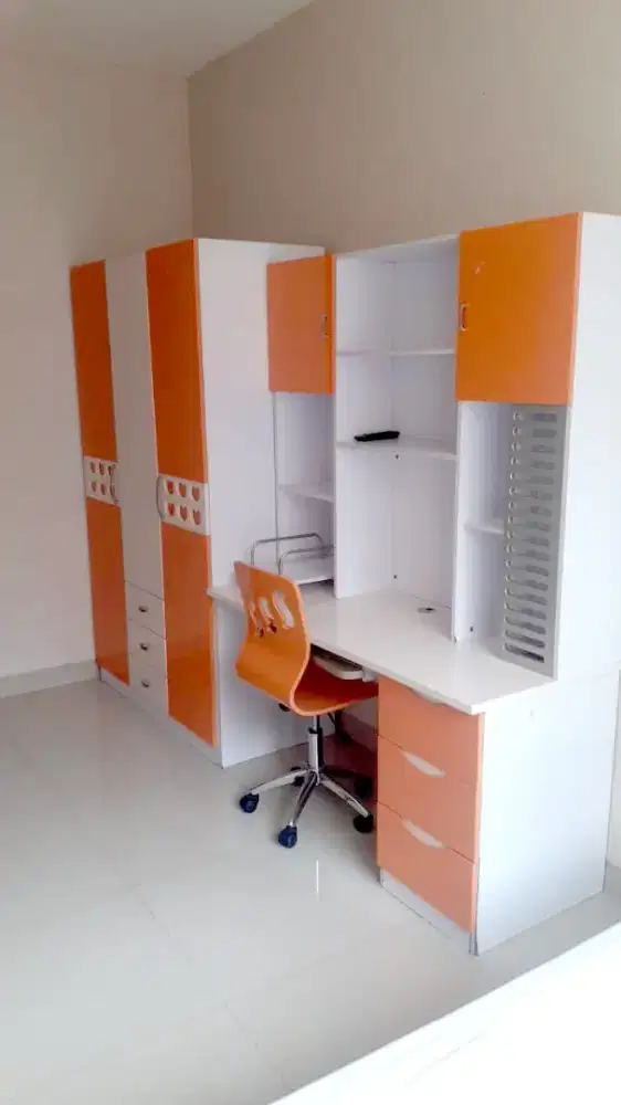 1 set furniture lemari meja belajar dan kasur, kondisi bagus